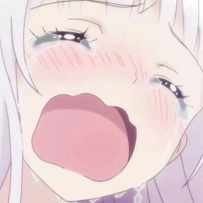 产妇父亲在产房外红着眼惦记闺女
